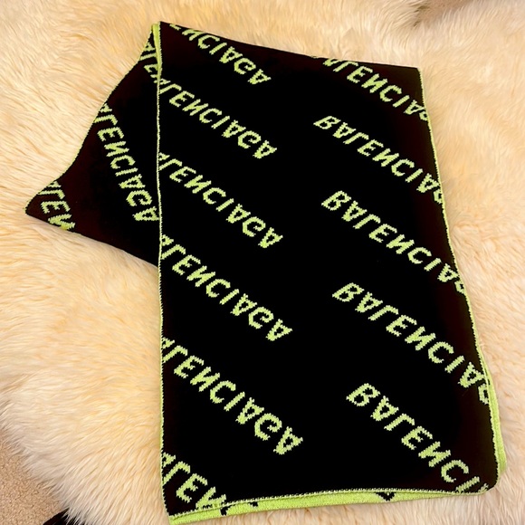 BALENCIAGA Men's/Women's Neon green / black wool blend. - Picture 2 of 5